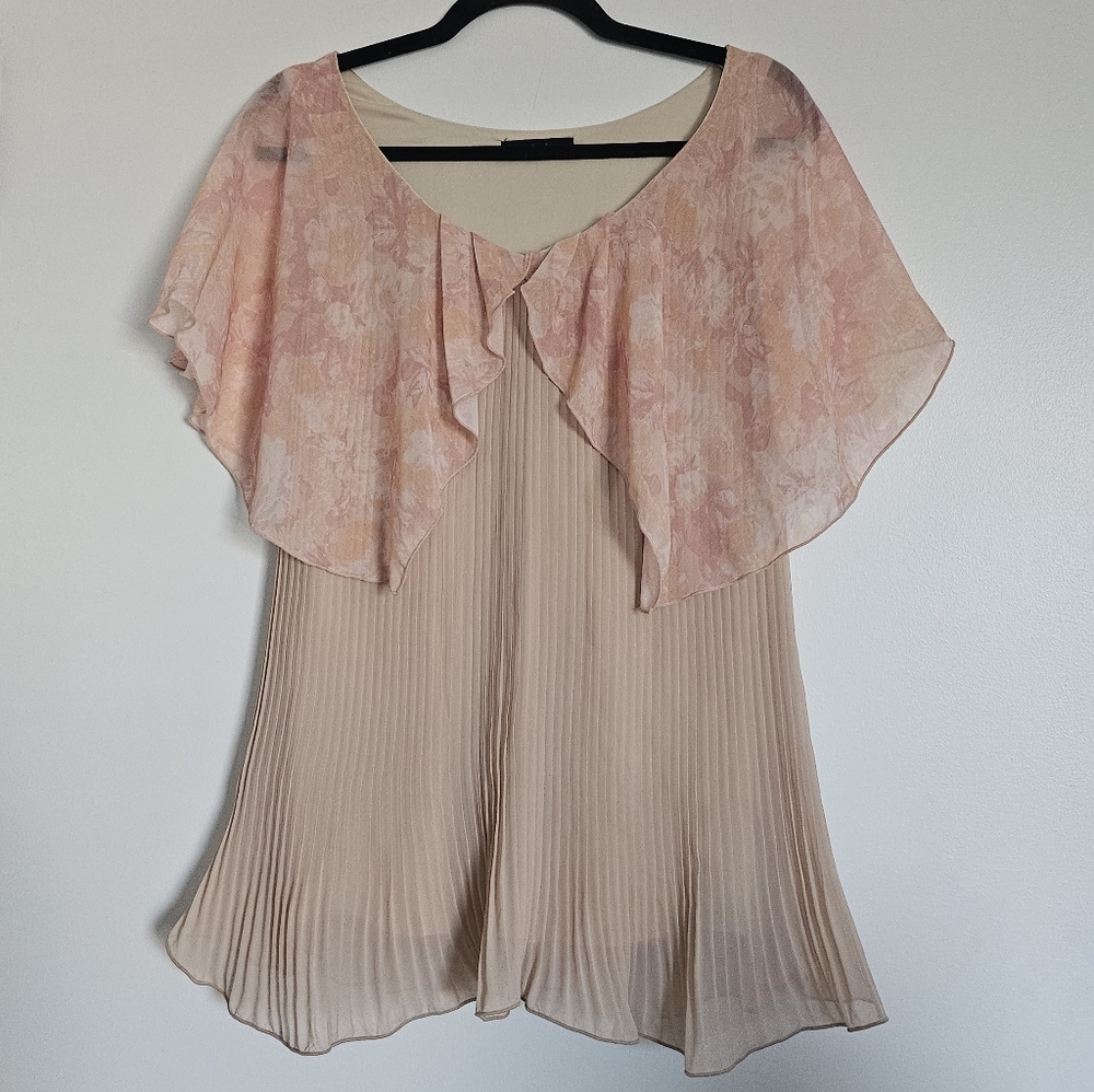 Rienda Gyaru Pleated Pink And Beige Blouse With Tiered Cape